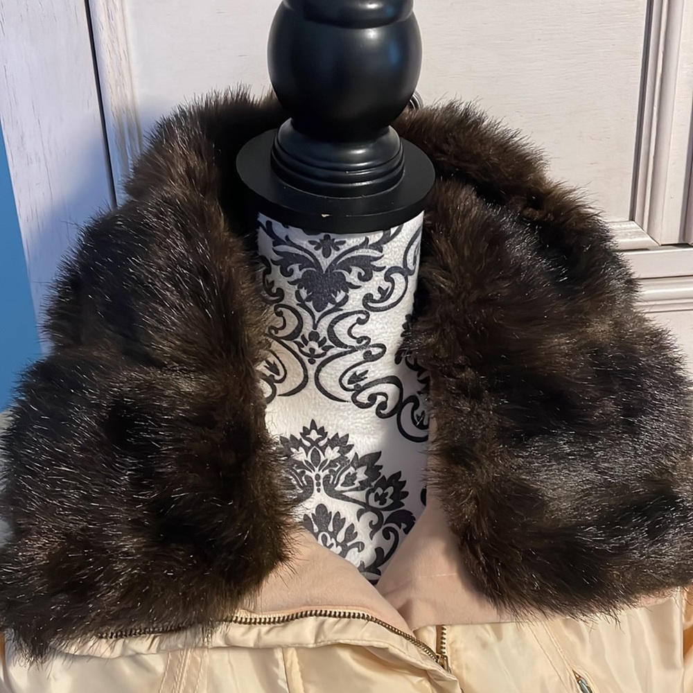 Womens Obermeyer resort size 4 faux fur trim crème ski jacket - Picture 2 of 12